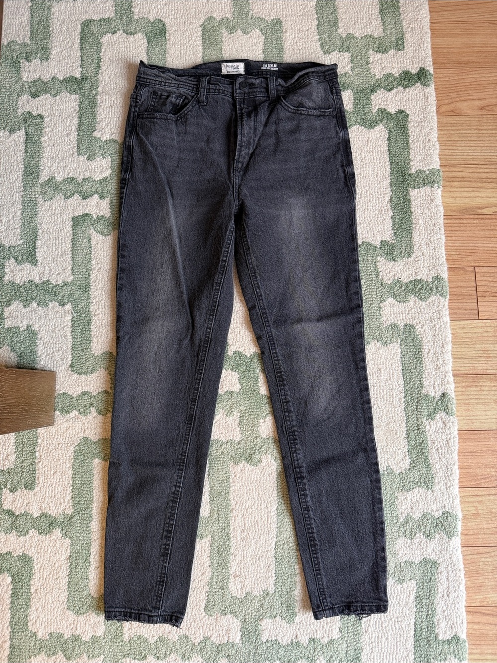 Kensie Skinny Jeans in Washed Black